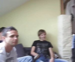 Nedbalý gangbang creampie1