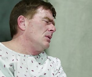 Asijské teen sestra Paroháč šuká a saje masivní černý péro