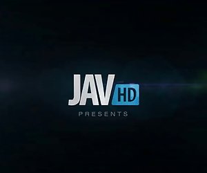 Ibuki má její vyholené kundičky usilovně bušil