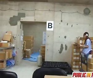Teen šuká kluka v podobě veřejného skladu